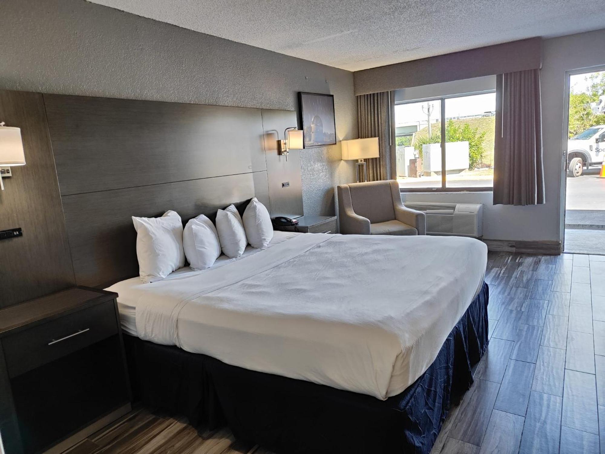 Hotel Baymont By Wyndham Orlando East Alafaya Exterior foto