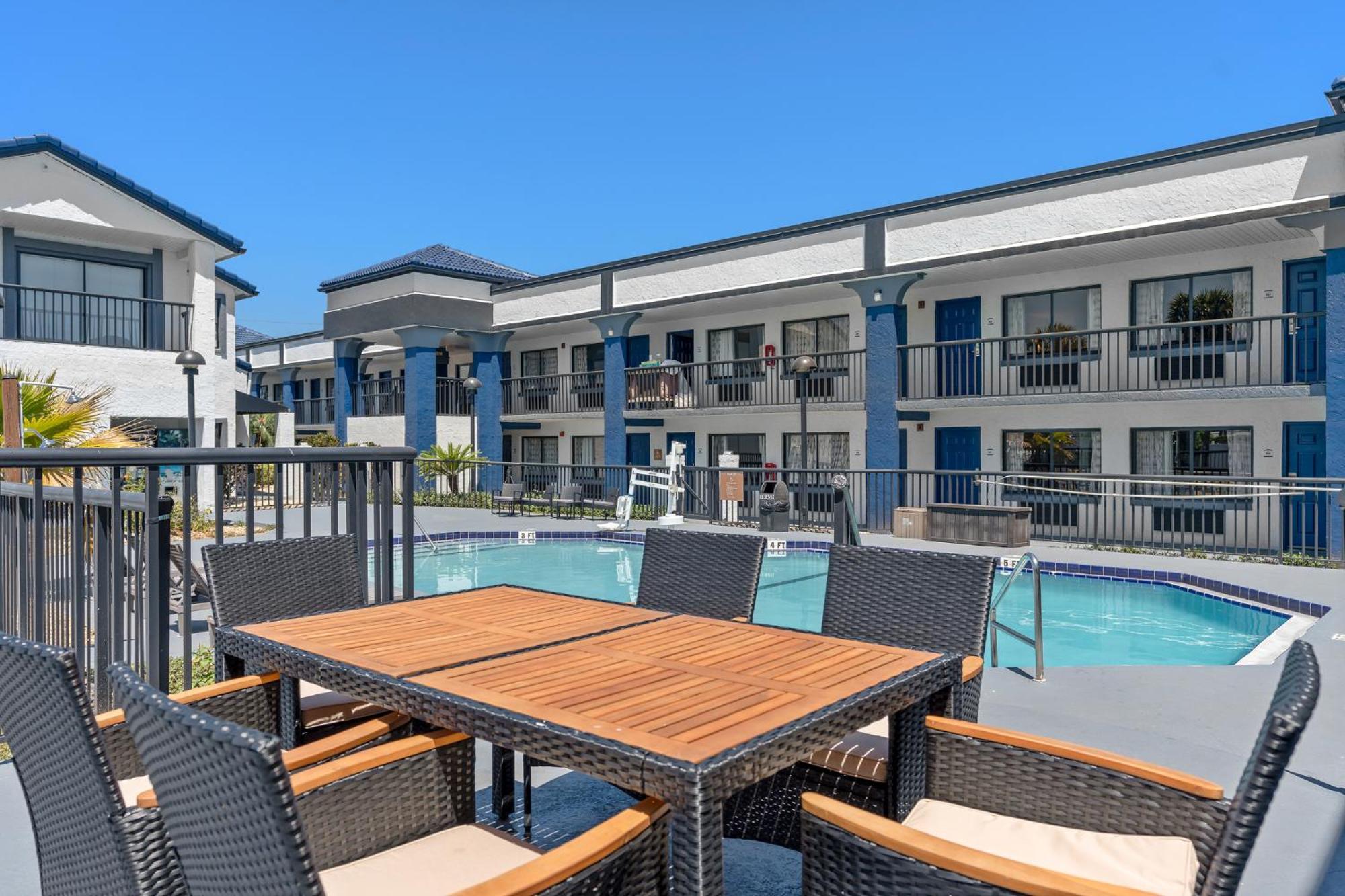 Hotel Baymont By Wyndham Orlando East Alafaya Exterior foto