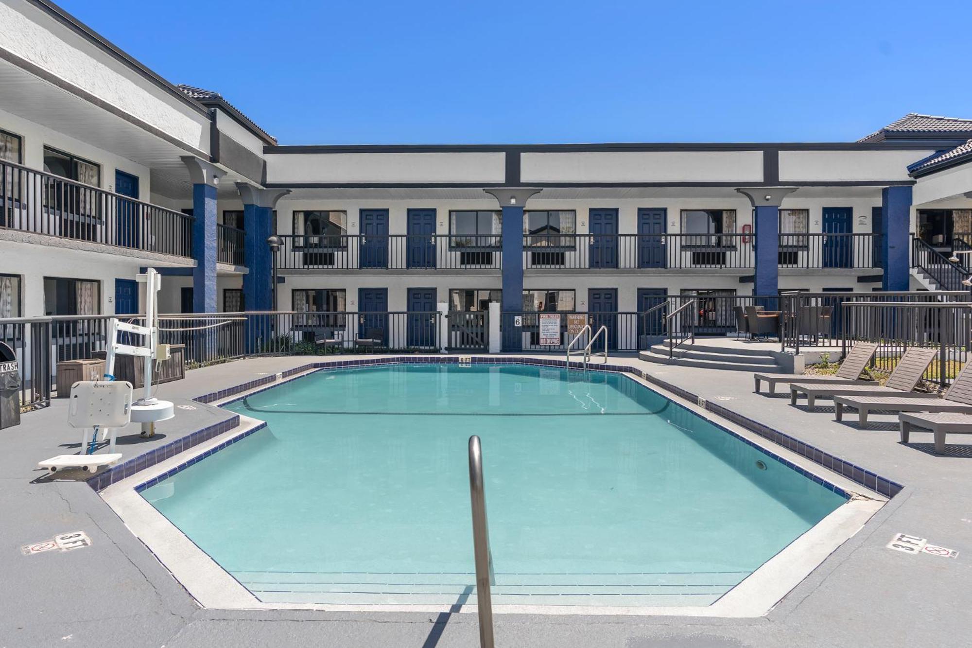 Hotel Baymont By Wyndham Orlando East Alafaya Exterior foto